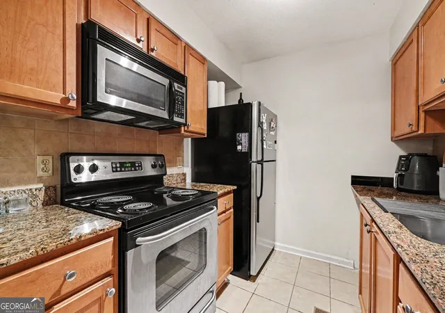 Listing Photo 1 - Condo for sale in building located at 2955 Seven Pines Ln, Vinings, GA 30339 - Unit #203