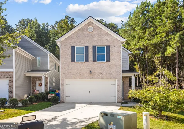 Townhouse for sale at 1062 Valley Rock Dr, Lithonia, GA 30058 | MLS# 10842684