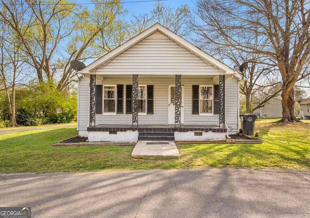 Photo 3 of Sale Pending at 605 Thornton St, Lafayette, GA 30728 | MLS# 10851681 | Listing updated on 2026-10-02