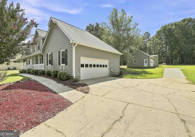 Photo 2 of Single family home for sale at 185 Clearbrook Way, Fayetteville, GA 30215 | MLS# 10840095 | Listing updated on 2026-09-10