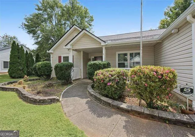 Photo 4 of Single family home for sale at 33 Glenabbey Dr NW, Cartersville, GA 30120 | MLS# 10852511 | Listing updated on 2026-10-08