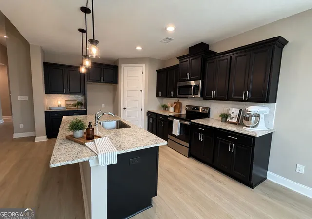 Photo 3 of Single family home for sale at 417 Otters Ridge Dr, Kathleen, GA 31047 | MLS# 10701286 | Listing updated on 2026-09-05