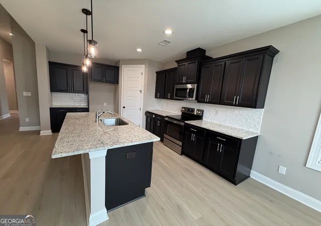 Photo 3 of Single family home for sale at 417 Otters Ridge Dr, Kathleen, GA 31047 | MLS# 10701286 | Listing updated on 2026-09-05