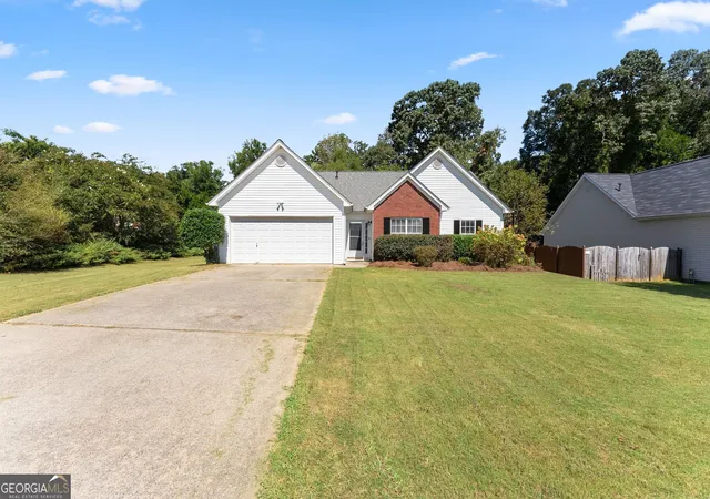 Photo 2 of Sale Pending at 302 Shenandoah Cir, Winder, GA 30680 | MLS# 10844050 | Listing updated on 2026-09-14
