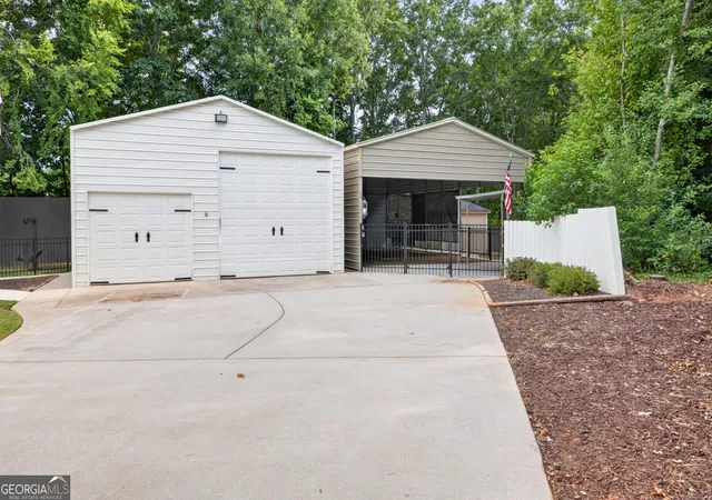 Photo 3 of Single family home for sale at 82 Flintstone Rd, Jefferson, GA 30549 | MLS# 10839957 | Listing updated on 2026-09-07