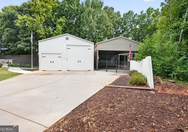 Photo 4 of Single family home for sale at 82 Flintstone Rd, Jefferson, GA 30549 | MLS# 10839957 | Listing updated on 2026-09-07