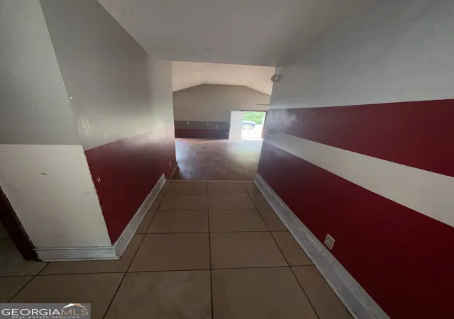 Photo 2 of Single family home for sale at 1557 Walnut St, Macon, GA 31201 | MLS# 10840165 | Listing updated on 2026-09-18