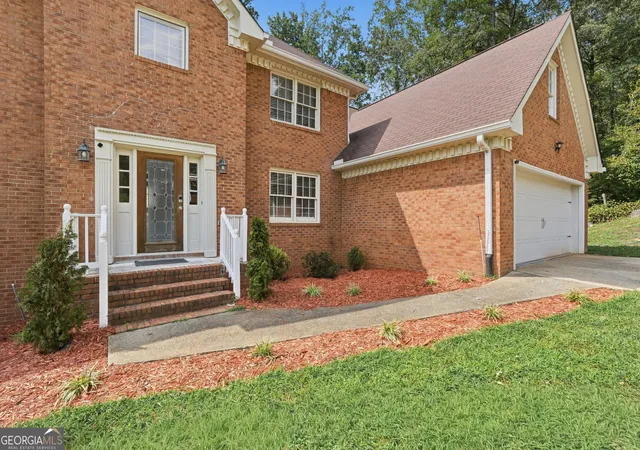 Photo 3 of Single family home for sale at 835 Lockriver Way, Lawrenceville, GA 30044 | MLS# 10847462 | Listing updated on 2026-10-06