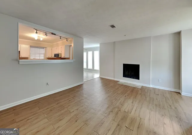 Photo 2 of Single family home for sale at 804 Heritage Oaks Dr, Stone Mountain, GA 30088 | MLS# 10851468 | Listing updated on 2026-10-07