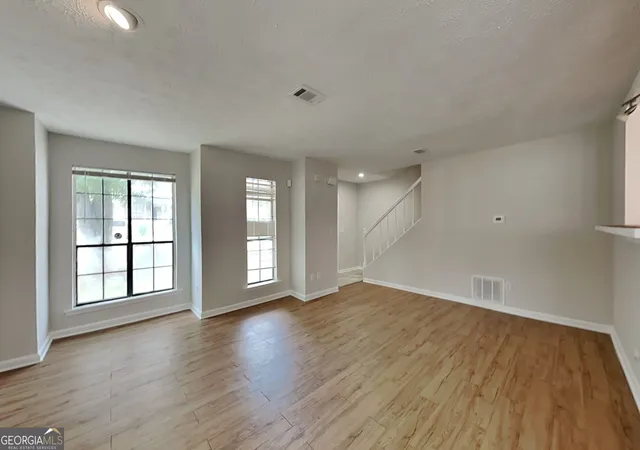 Photo 3 of Single family home for sale at 804 Heritage Oaks Dr, Stone Mountain, GA 30088 | MLS# 10851468 | Listing updated on 2026-10-07