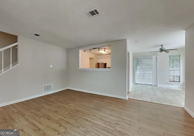 Photo 3 of Single family home for sale at 804 Heritage Oaks Dr, Stone Mountain, GA 30088 | MLS# 10851468 | Listing updated on 2026-10-07