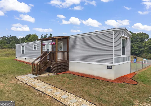 Photo 1 of Sale Pending at 811 Dove Drake Rd, Royston, GA 30662 | MLS# 10847505 | Listing updated on 2026-10-01