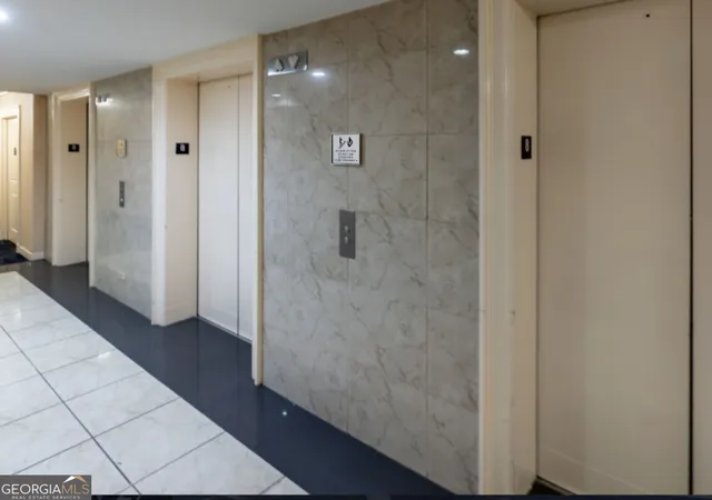 Photo 2 of Condo for sale at 300 W Peachtree St 21 J, Atlanta, GA 30308 | MLS# 10839902 | Listing updated on 2026-09-18
