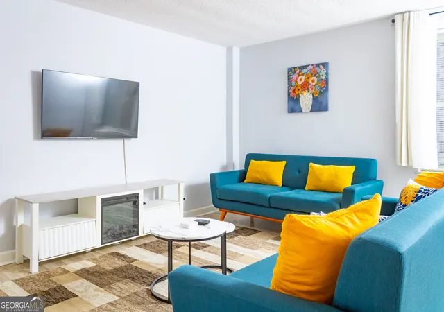 Photo 3 of Condo for sale at 300 W Peachtree St 21 J, Atlanta, GA 30308 | MLS# 10839902 | Listing updated on 2026-09-18