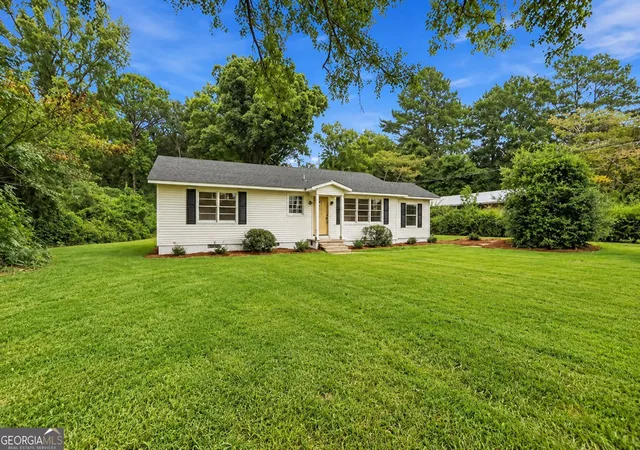 Photo 3 of Sale Pending at 135 Pineview Rd, Jackson, GA 30233 | MLS# 10852167 | Listing updated on 2026-10-08