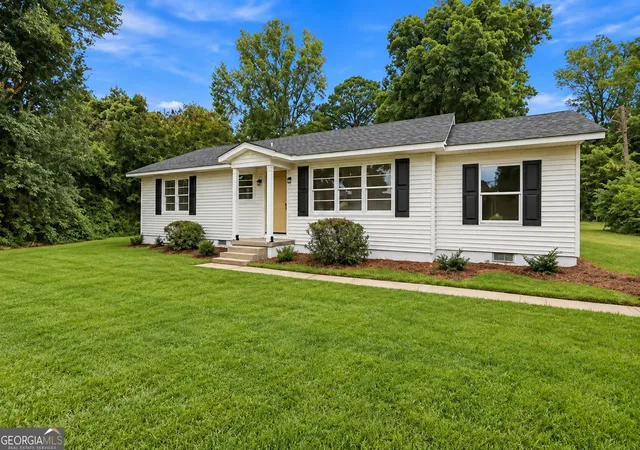 Photo 3 of Sale Pending at 135 Pineview Rd, Jackson, GA 30233 | MLS# 10852167 | Listing updated on 2026-10-08