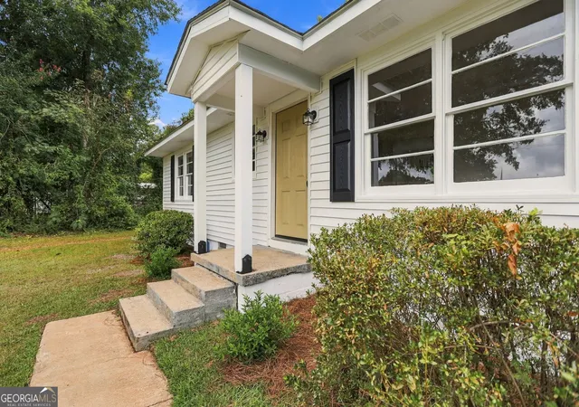 Photo 4 of Sale Pending at 135 Pineview Rd, Jackson, GA 30233 | MLS# 10852167 | Listing updated on 2026-10-08