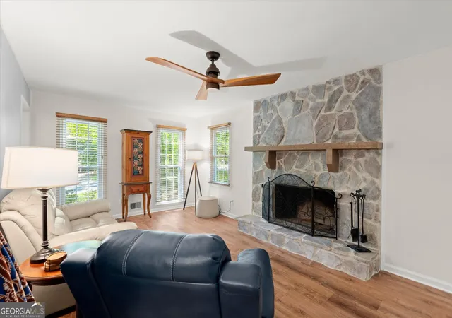 Photo 4 of Single family home for sale at 4977 Kings Wood Dr NE, Roswell, GA 30075 | MLS# 10842850 | Listing updated on 2026-09-14