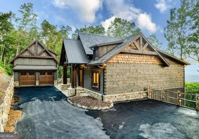 Photo 3 of Single family home for sale at 91 Kittatinny Dr, Mineral Bluff, GA 30559 | MLS# 10849918 | Listing updated on 2026-10-05