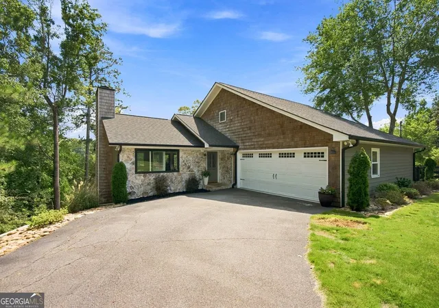 Photo 2 of Sale Pending at 8915 Bay Ln, Gainesville, GA 30506 | MLS# 10840554 | Listing updated on 2026-09-22