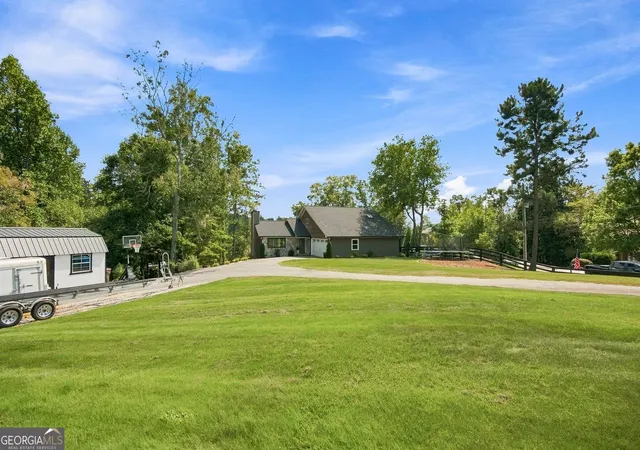 Photo 3 of Sale Pending at 8915 Bay Ln, Gainesville, GA 30506 | MLS# 10840554 | Listing updated on 2026-09-22