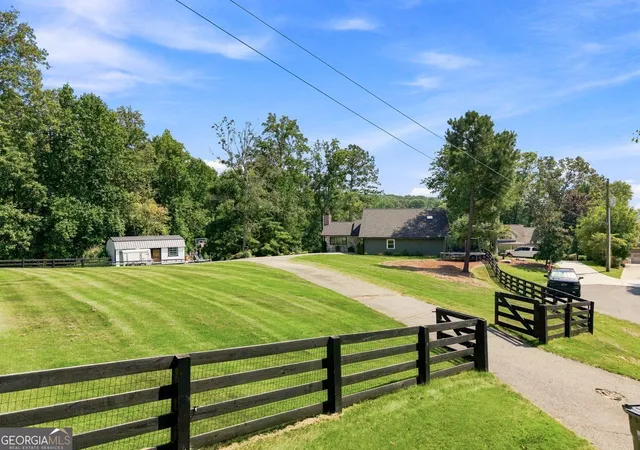 Photo 4 of Sale Pending at 8915 Bay Ln, Gainesville, GA 30506 | MLS# 10840554 | Listing updated on 2026-09-22