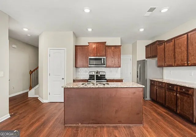 Photo 4 of Single family home for sale at 292 Rankin Cir, Mcdonough, GA 30253 | MLS# 10852313 | Listing updated on 2026-10-08