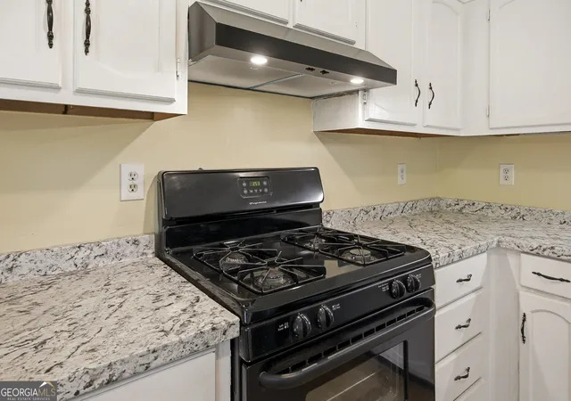Photo 4 of Sale Pending at 7029 Hania Dr, Fairburn, GA 30213 | MLS# 10836700 | Listing updated on 2026-09-11