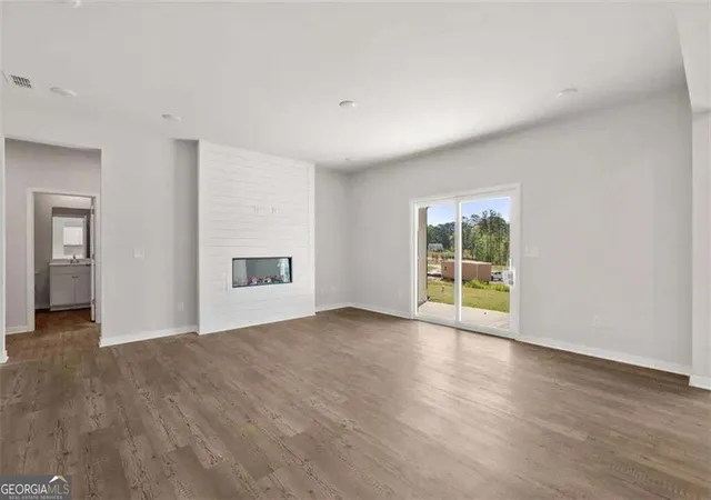 Photo 4 of Single family home for sale at 5622 Rosehall Pl, South Fulton, GA 30349 | MLS# 10856750 | Listing updated on 2026-10-27
