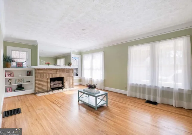 Listing Photo 5 - Condo for sale in building located at 1391 Jefferson Ave, Atlanta, GA 30344