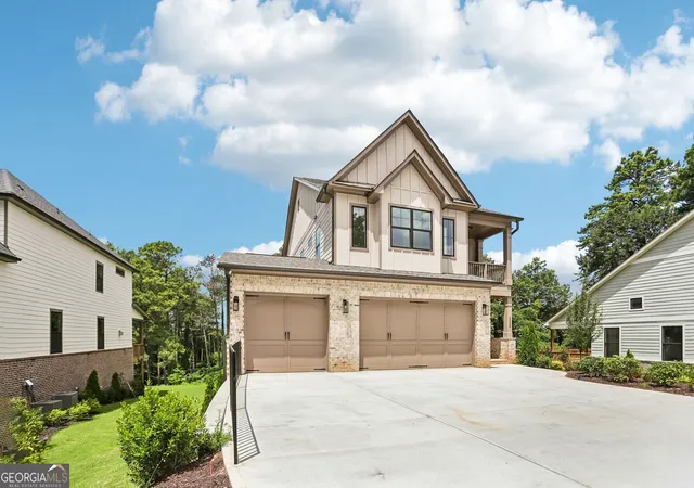 Photo 3 of Single family home for sale at 3265 Hilltop Cir, Marietta, GA 30066 | MLS# 10850744 | Listing updated on 2026-10-07