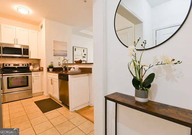 Listing Photo 5 - Condo for sale in building located at 821 Ralph Mcgill Blvd Ne, Atlanta, GA 30306 - Unit #APT 2416