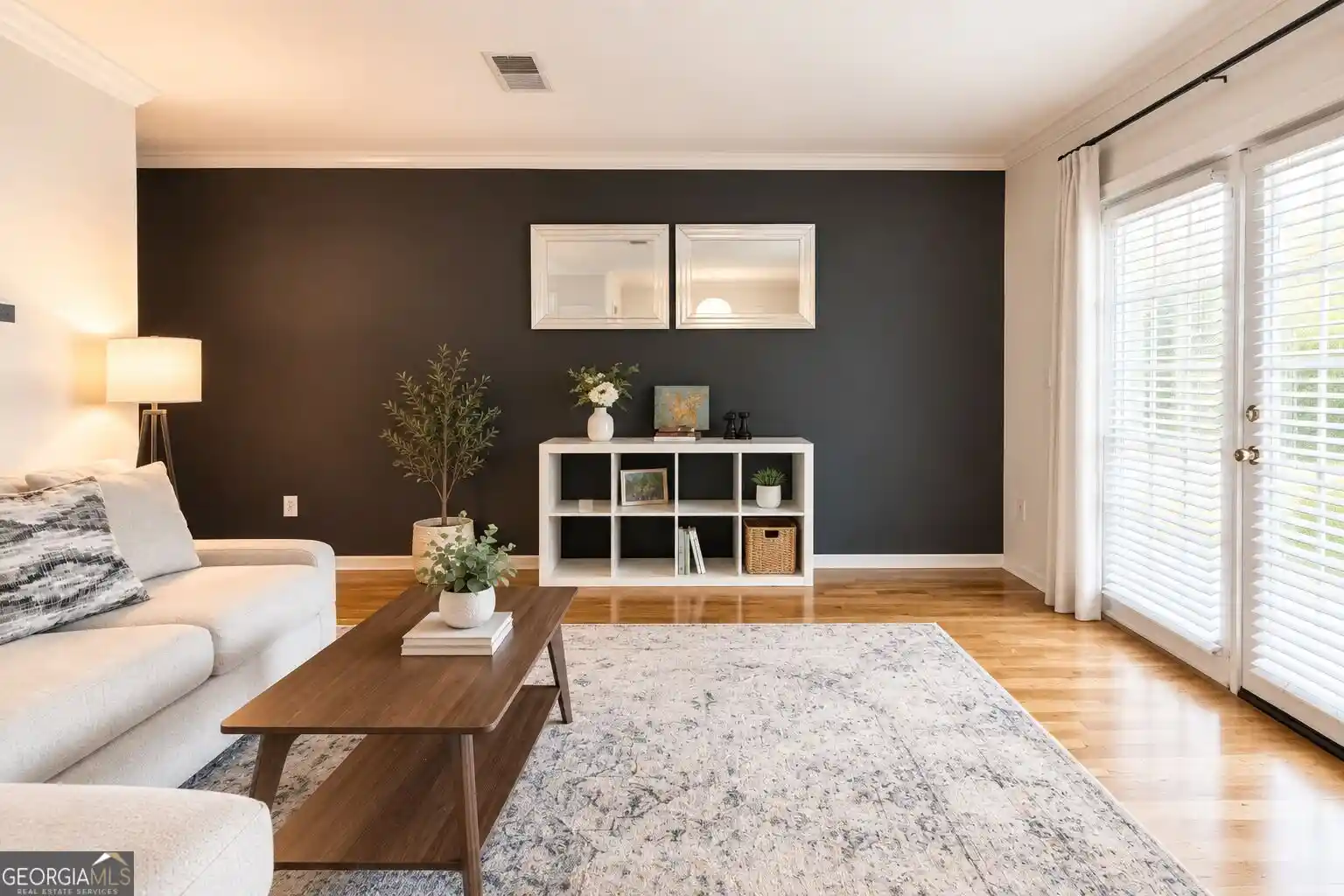 Listing Photo 1 - Condo for sale in 1150 Collier Rd Nw located at 1150 Collier Rd Nw, Atlanta, GA 30318 - Unit #11I