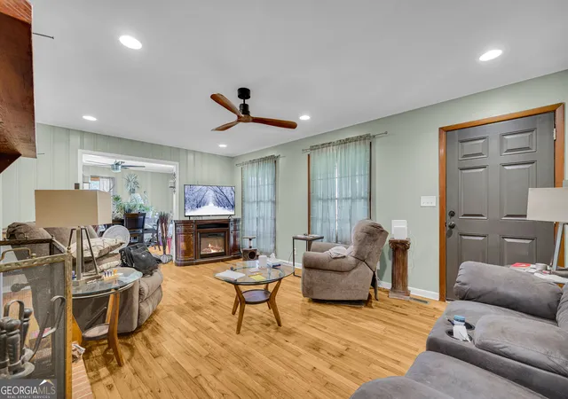 Photo 2 of Single family home for sale at 136 Frazier Hl Rd, Bishop, GA 30621 | MLS# 10833906 | Listing updated on 2026-09-10