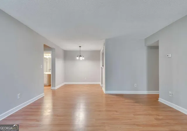 Listing Photo 3 - Condo for sale in building located at 1516 Wingate Wy, Sandy Springs, GA 30350