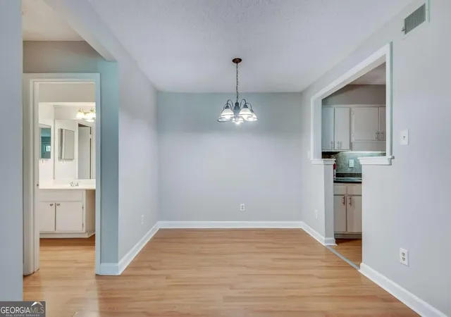 Listing Photo 4 - Condo for sale in building located at 1516 Wingate Wy, Sandy Springs, GA 30350