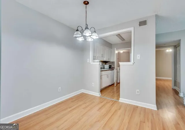 Listing Photo 5 - Condo for sale in building located at 1516 Wingate Wy, Sandy Springs, GA 30350