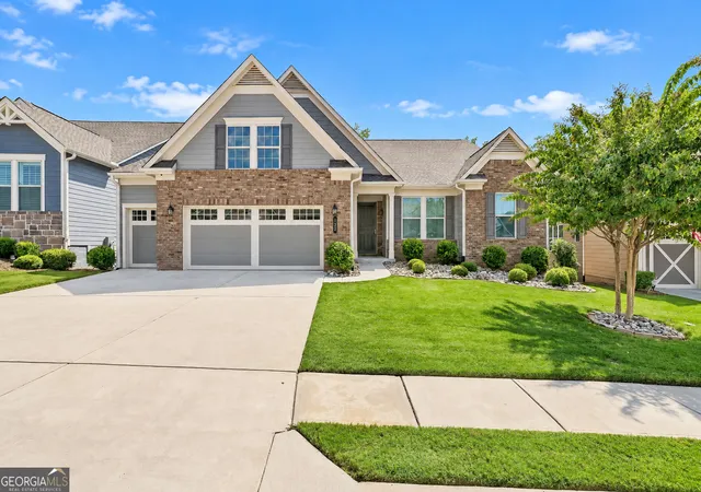 Photo 2 of Single family home for sale at 122 Cottonwood Cir, Peachtree City, GA 30269 | MLS# 10848732 | Listing updated on 2026-10-06