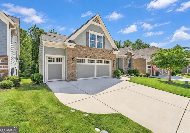 Photo 3 of Single family home for sale at 122 Cottonwood Cir, Peachtree City, GA 30269 | MLS# 10848732 | Listing updated on 2026-10-06