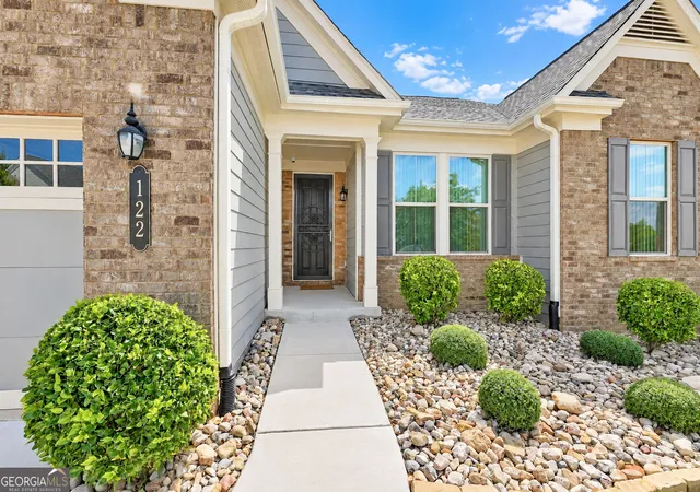 Photo 3 of Single family home for sale at 122 Cottonwood Cir, Peachtree City, GA 30269 | MLS# 10848732 | Listing updated on 2026-10-06