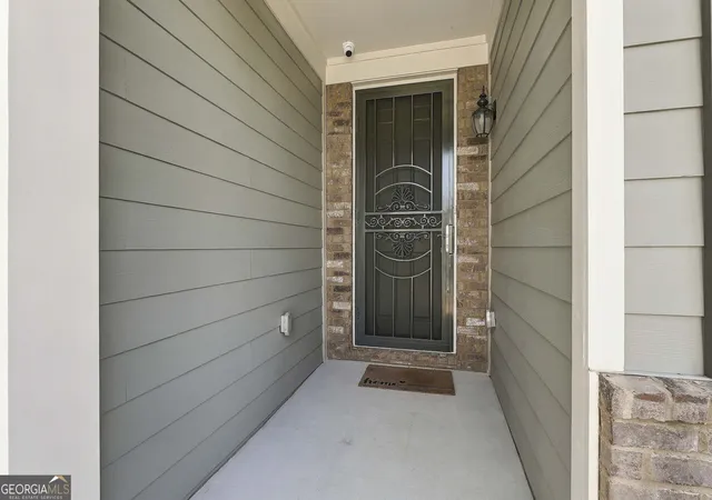 Photo 4 of Single family home for sale at 122 Cottonwood Cir, Peachtree City, GA 30269 | MLS# 10848732 | Listing updated on 2026-10-06
