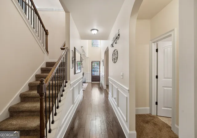 Photo 2 of Single family home for sale at 139 Fairway Dr, Acworth, GA 30101 | MLS# 10873281 | Listing updated on 2026-10-29