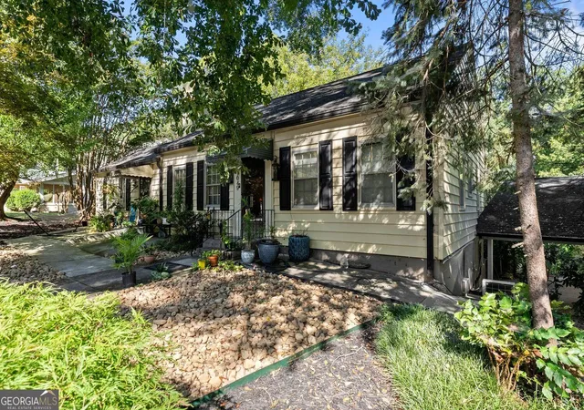 Photo 2 of Single family home for sale at 1049 Park St, Gainesville, GA 30501 | MLS# 10844855 | Listing updated on 2026-09-14