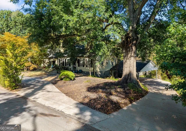 Photo 3 of Single family home for sale at 1049 Park St, Gainesville, GA 30501 | MLS# 10844855 | Listing updated on 2026-09-14