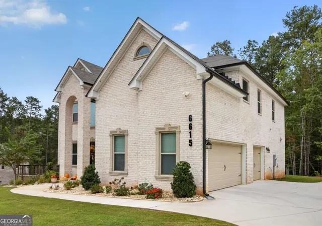 Photo 3 of Single family home for sale at 6615 Wansfell Ct, Douglasville, GA 30135 | MLS# 10874280 | Listing updated on 2026-10-28