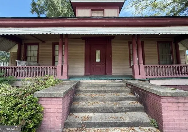 Photo 3 of Sale Pending at 302 Smith St, Tennille, GA 31089 | MLS# 10849965 | Listing updated on 2026-10-04