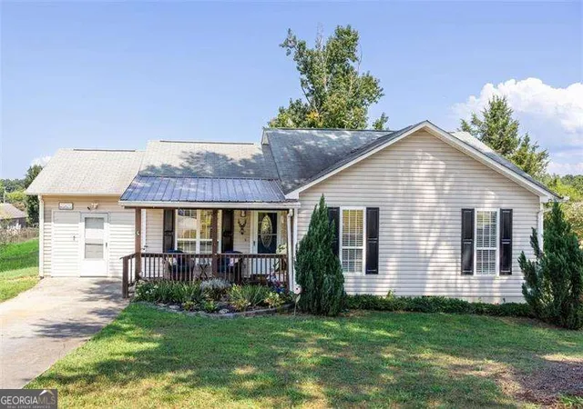Photo 2 of Single family home for sale at 120 Fieldcrest Dr Se, Calhoun, GA 30701 | MLS# 10841459 | Listing updated on 2026-09-08