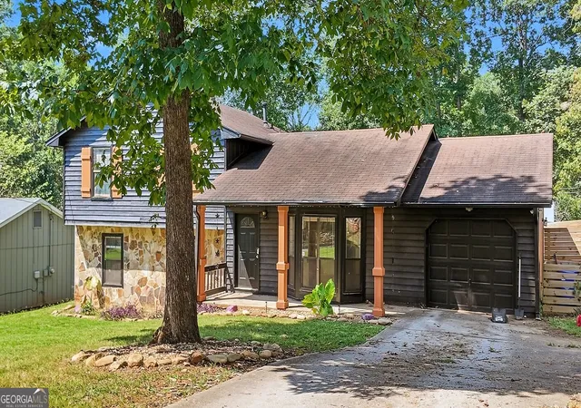 Photo 2 of Single family home for sale at 1961 Woodlot Trl, Lithonia, GA 30058 | MLS# 10832043 | Listing updated on 2026-09-21