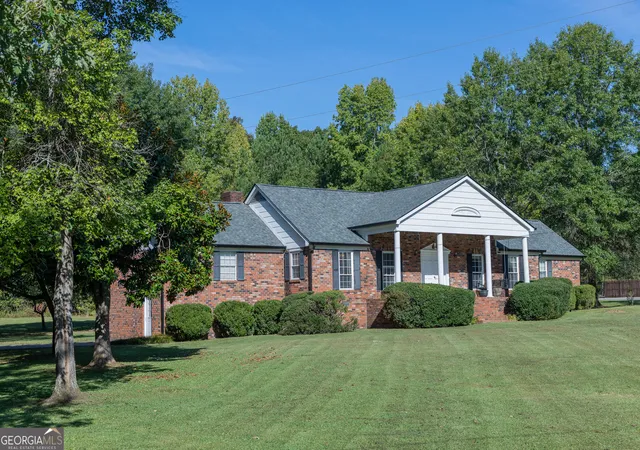 Photo 3 of Single family home for sale at 245 Forrestway Dr, Lafayette, GA 30728 | MLS# 10844706 | Listing updated on 2026-09-25