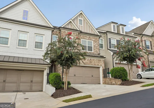 Photo 3 of Townhouse for sale at 3466 Fenton Dr Se, Smyrna, GA 30080 | MLS# 10848670 | Listing updated on 2026-10-02